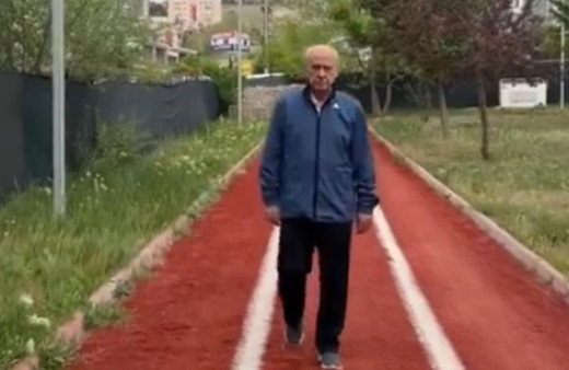 MHP'den 'Devlet Bahçeli' paylaşımı! Ferdi Tayfur şarkısı eşliğinde yürüyüş