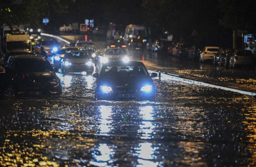 Ankara'da sağanak yağış sele sebep oldu!