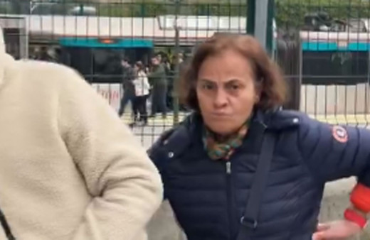 Kadıköy'de yaşlı kadın, ilahi okuyan 6 yaşındaki kızı taciz edip ağlattı o anlar kayıttaydı