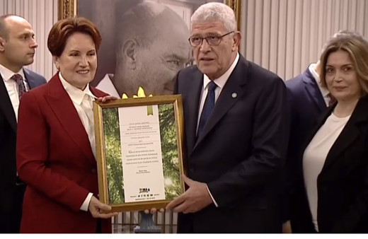 İYİ Parti'de devir teslim töreni! Müsavat Dervişoğlu, görevi Meral Akşener'den devraldı