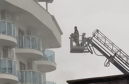 Otelde yangın paniği! 3 kişi hastaneye kaldırıldı