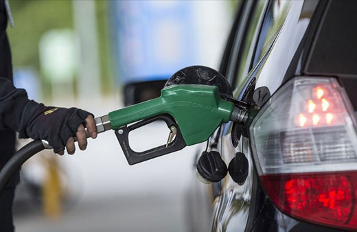 Araç sahipleri dikkat benzin ve motorine zam, otogaza indirim! Litre fiyatı belli oldu
