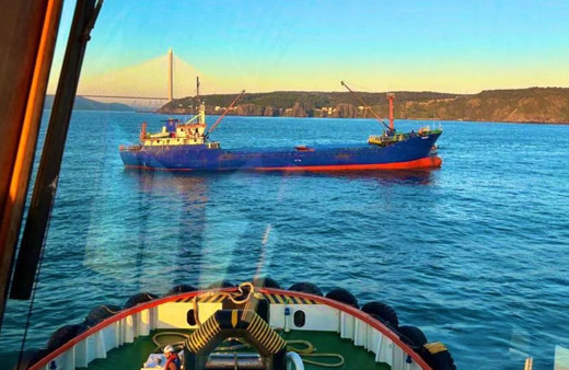 İstanbul Boğazı’nda gemi trafiği çift yönlü olarak durdu