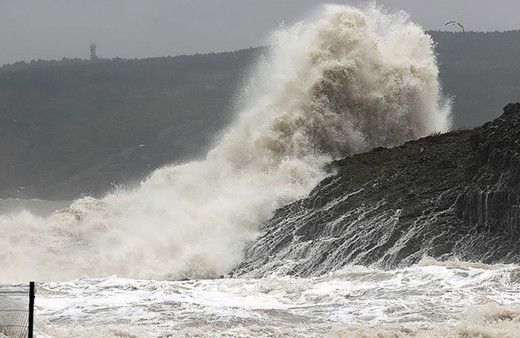 Fırtına nedeniyle seferler iptal edildi! Yola çıkacaklar dikkat