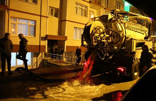 Tokat'ta sağanak: Yollar göle döndü, su baskınları yaşandı