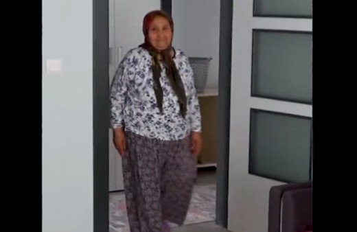 Mehmet Özhaseki evine yerleşen depremzede Hatice ablanın videosunu paylaştı