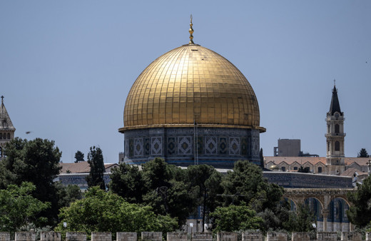 Fanatik Yahudi yerleşimciler Mescid-i Aksa'da İsrail bayrağı açtı