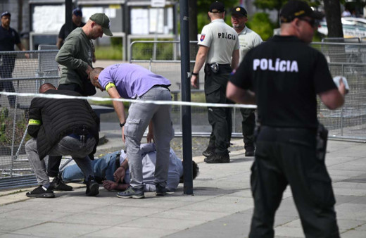 Slovakya Başbakanı Fico'ya suikast! Korumalar böyle yakaladı