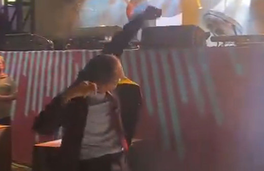 Etimesgut Belediye Başkanı Erdal Beşikçioğlu, Melek Mosso konserinde dans etti