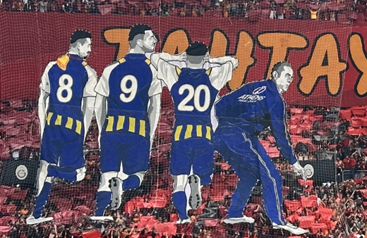 Galatasaray taraftarından derbi öncesi koreografi! Mert Hakan Yandaş detayı...