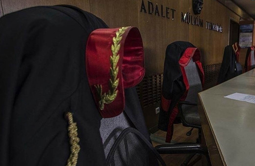 Başörtülü hakime yönelik sözleri nedeniyle avukat hakkında soruşturma başlatıldı