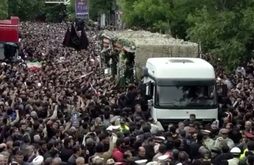 İran halkı, Reisi'yi son yolculuğuna uğurluyor! Cenaze töreninde ağıt yakıp gözyaşı döktüler