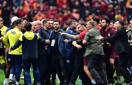 Galatasaray-Fenerbahçe maçında yaşanan olaylar! İstanbul Valiliğinden açıklama geldi