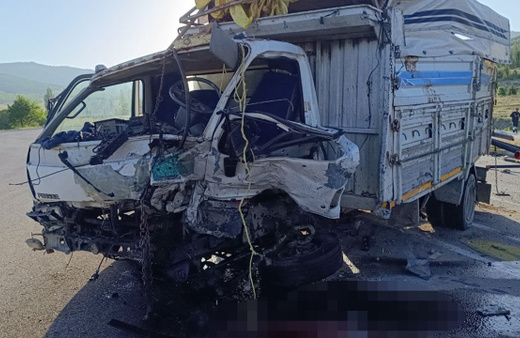 Yolcu otobüsü ile kamyonet çarpıştı! Çok sayıda yaralı var