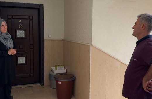 Batman'da apartman görevlisi poşette bulduğu altınları sahibine teslim etti