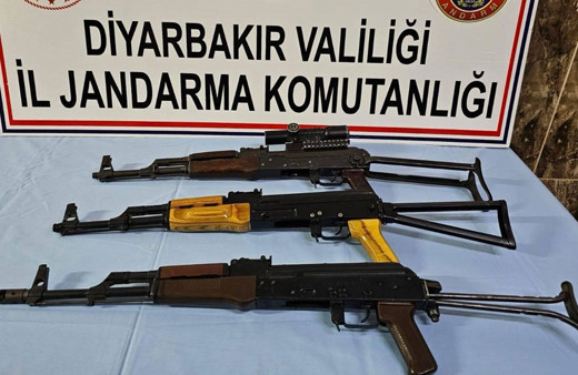 Diyarbakır'da Jandarma'nın şüphelenip durdurduğu araçtan çıktı