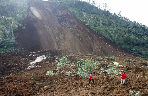 Heyelan faciası! 150 ev toprak altında kaldı, yüzlerce ölü var