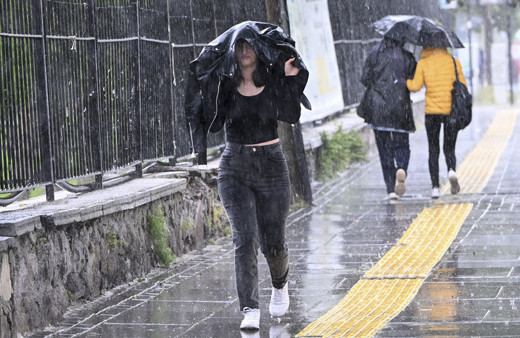 Aman dikkat: Çok kuvvetli yağmur geliyor! Meteoroloji saat vererek o illeri uyardı
