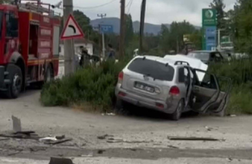 Denizli'de iki otomobil çarpıştı: 1 ölü 2 yaralı