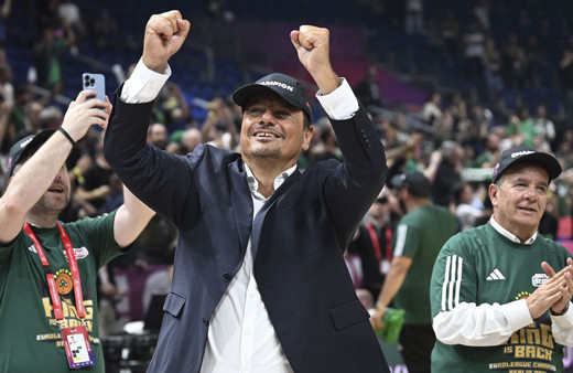 Kupa canavarı Ergin Ataman koleksiyonunu büyüttü