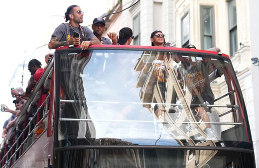 Galatasaraylı futbolcular kutlamalar için RAMS Park'a ulaştı