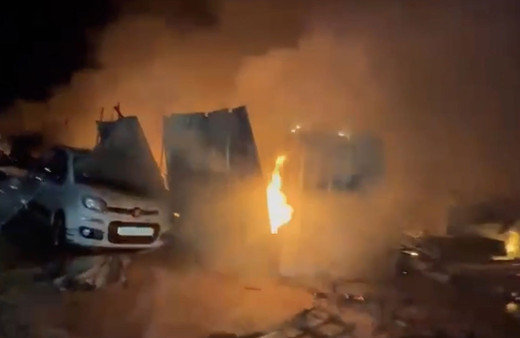 İsrail'in Refah'ta yerinden edilmiş Filistinlilerin kampını bombalaması sonucu 40 kişi öldü