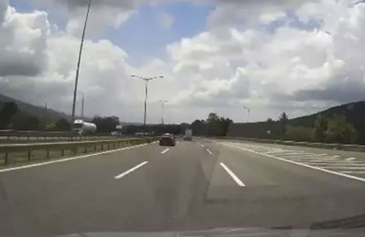 150 km hızla giden Fatih Erbakan'ın makam aracı büyük tehlike atlattı o anlar kamerada