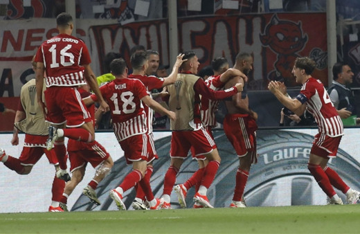 Olympiakos, Avrupa'da kupa kazanan ilk Yunan futbol takımı oldu