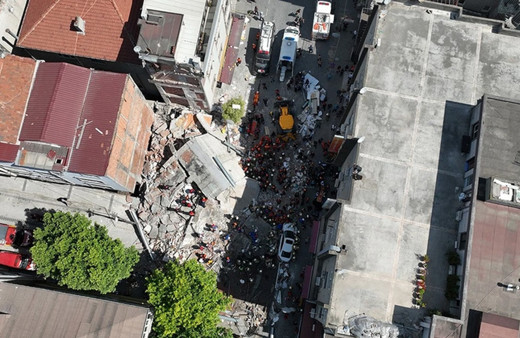 Küçükçekmece’de çöken binanın sahibi gözaltına alındı