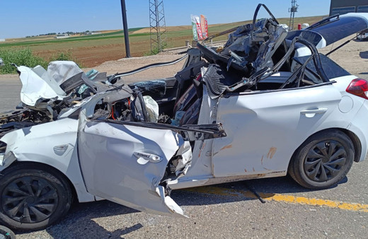 Diyarbakır Bismil'de feci kaza! Son sürat tıra arkadan çarptı olay yerinde öldü