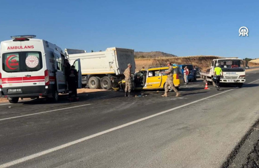 Kilis'te korkunç kaza: 2 ölü 8 yaralı