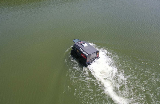 Bataklık ve su yüzeyinde gidebilen arazi aracı 12 ülkeye ihraç ediliyor
