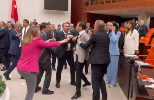 Meclis karıştı! DEM Parti ve AK Partili vekiller birbirine girdi