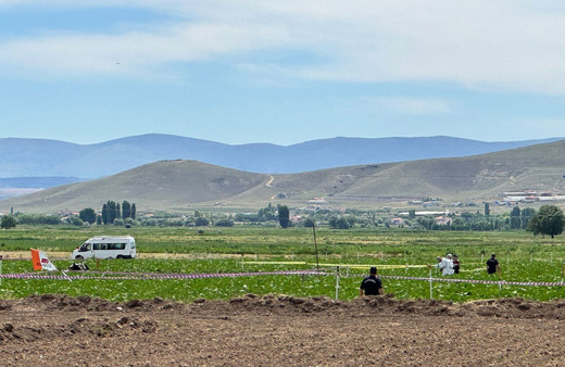 Son dakika! Kayseri'de SF-260D tipi eğitim uçağı kaza kırıma uğradı iki pilot şehit oldu