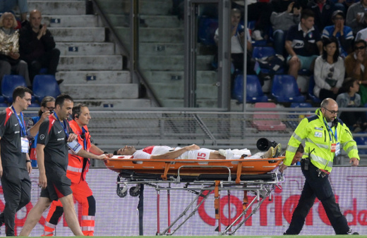 Milli Takım'da Ozan Kabak depremi! Sedyeyle oyundan çıktı