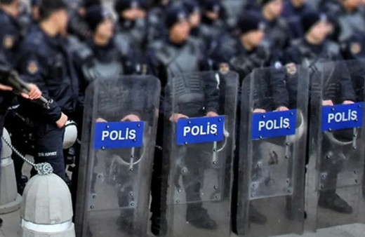 Diyarbakır ve Van’da gösteri ve eylem yasağı uzatıldı