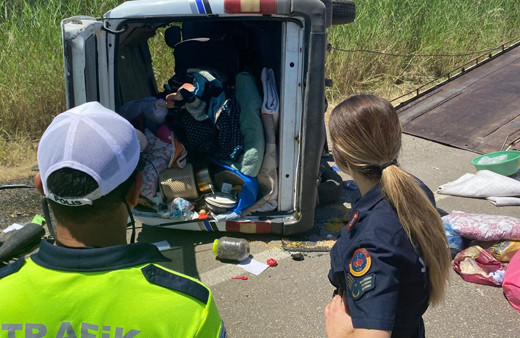 Diyarbakır'da tarım işçilerini taşıyan kamyonet devrildi: Yaralılar var