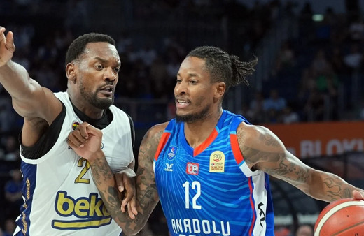 Fenerbahçe final serisinde Anadolu Efes'i mağlup etti