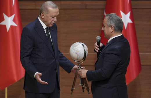 Sinan Burhan ödül töreninde gazetecilerin talebini dile getirdi: İnşallah bu konuda bir müjde bekliyoruz