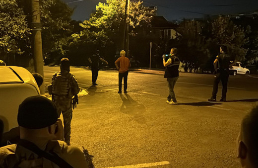 Elinde pompalı tüfekle sokağa çıkan kişi 4 saatte ikna edildi