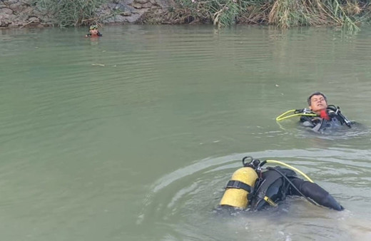 Serinlemek için dereye giren çocuk boğuldu
