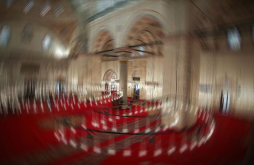 Sakarya'da bir kişi cami avlusunda ölü bulundu