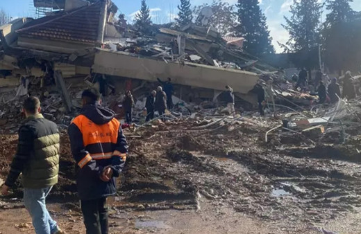 Depremde 35 kişinin öldüğü Manolya Apartmanı davasında 6 sanığın yargılanması sürüyor