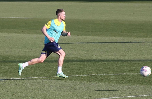 Beşiktaş'ın yeni teknik direktörü Bronckhorst eski öğrencisini Fenerbahçe'den istedi