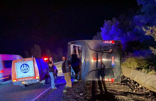 Çankırı'da yolcu otobüsü şarampole devrildi: 9 yaralı