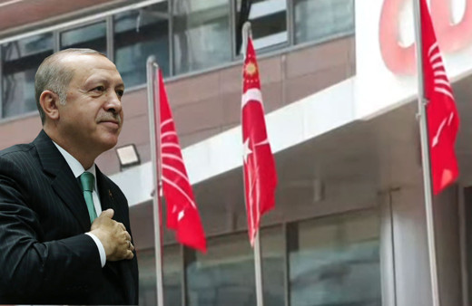 CHP genel merkezine cumhurbaşkanlığı forslu bayrak asıldı CHP yeni sistemi tanıdı yorumları