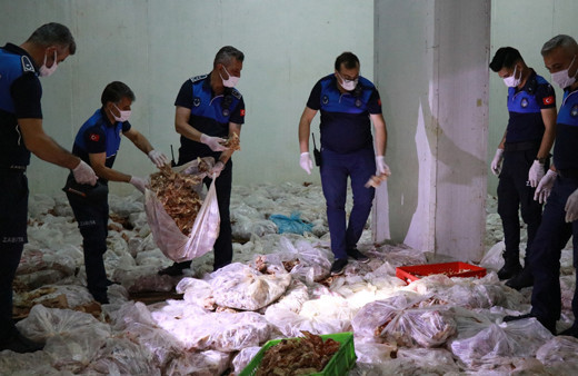 Şanlıurfa'da etiketsiz 10 ton tavuk ele geçirildi