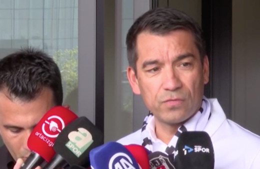 Beşiktaş'ın yeni teknik direktörü Van Bronckhorst İstanbul'a geldi