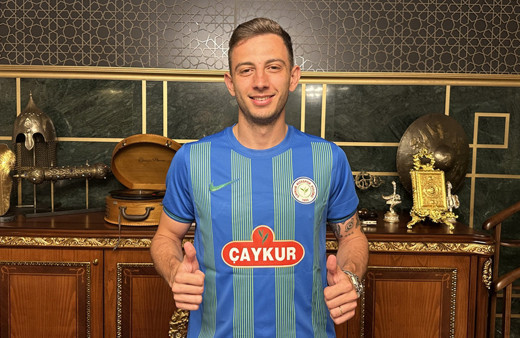 Çaykur Rizespor, Yunan futbolcu Giannis Papanikolaou'yu transfer etti