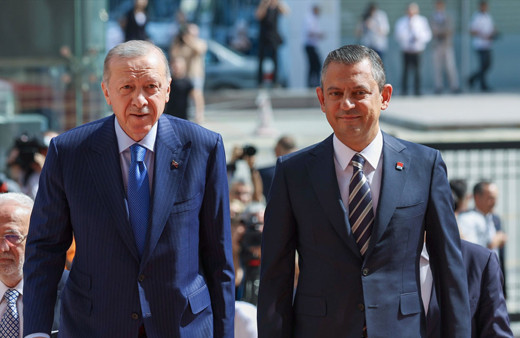 CHP lideri Özgür Özel görüşmenin perde arkasını anlattı! Cumhurbaşkanı Erdoğan'dan üç hediye...